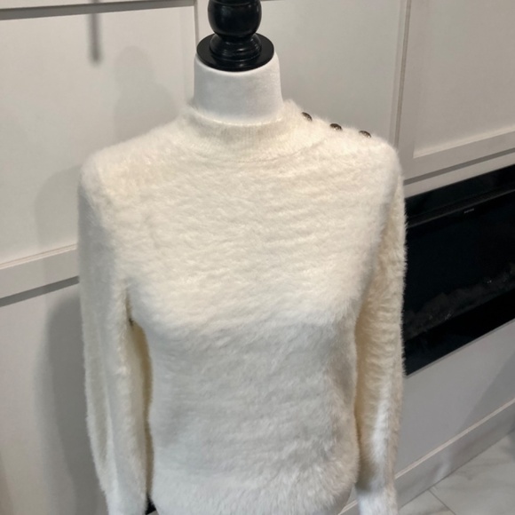 Banana republic fuzzy sweater - Picture 5 of 7